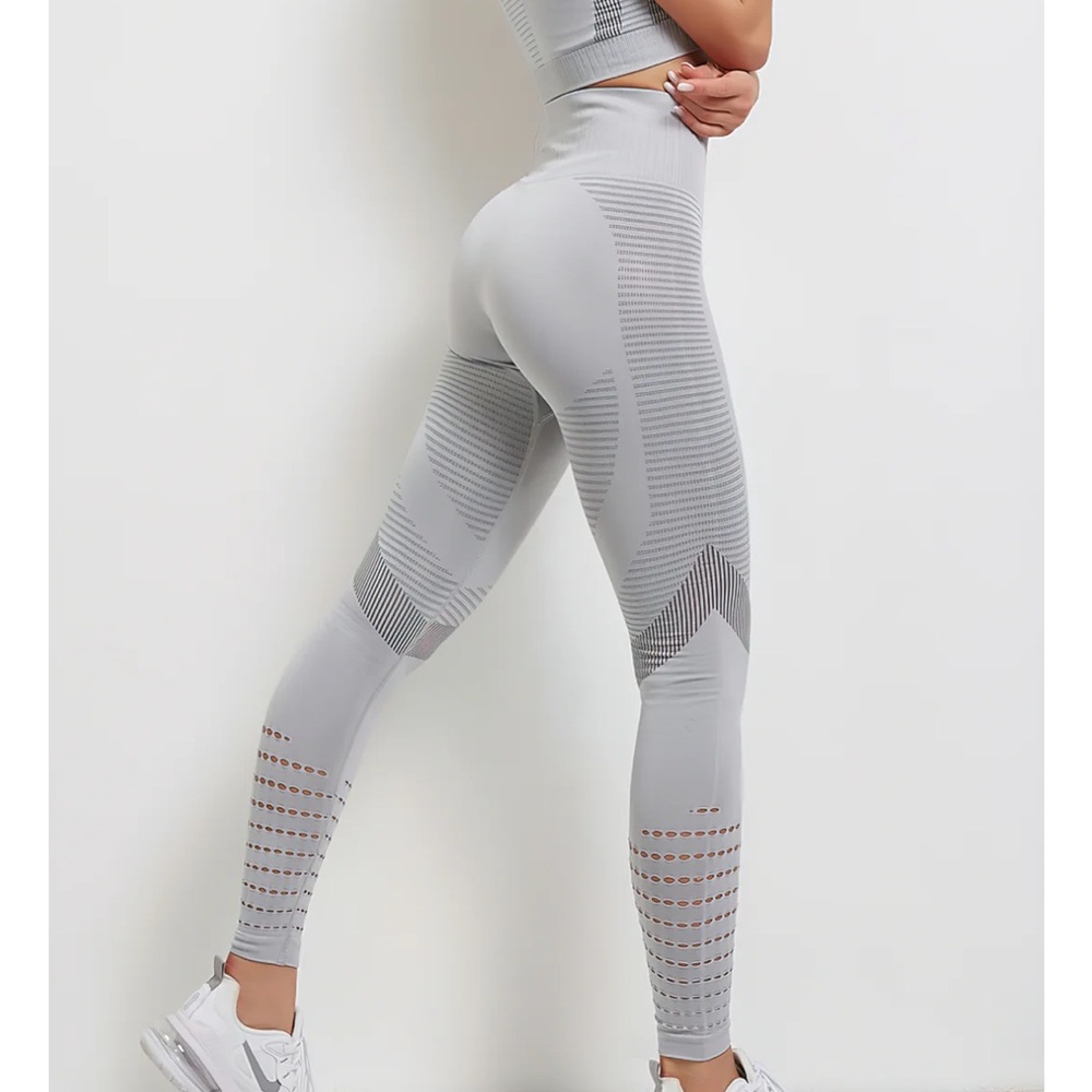 NWT- Greyish White Amelia Activewear Leggings